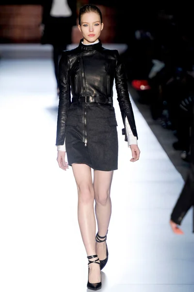 Look 2